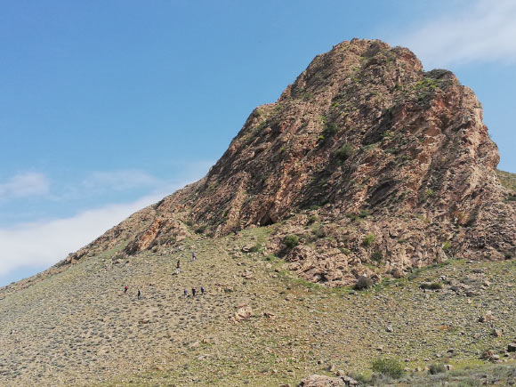 Stone Tools from Armenian Cave Reveal Split Strategy for Survival 50,000 Years Ago